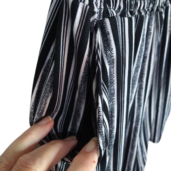 Derek Heart Off Shoulder Romper Black Striped, Slit Sleeves, Pockets Women’s XL - Picture 5 of 8